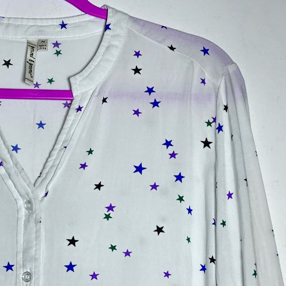 Grand & Greene White Blue Purple Star accent  Flowy Button Down Blouse Top NWOT - Picture 6 of 10